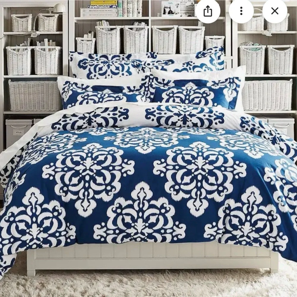 Pottery Barn PB Dorm Ikat Medallion Euro sham Navy and White  nwt